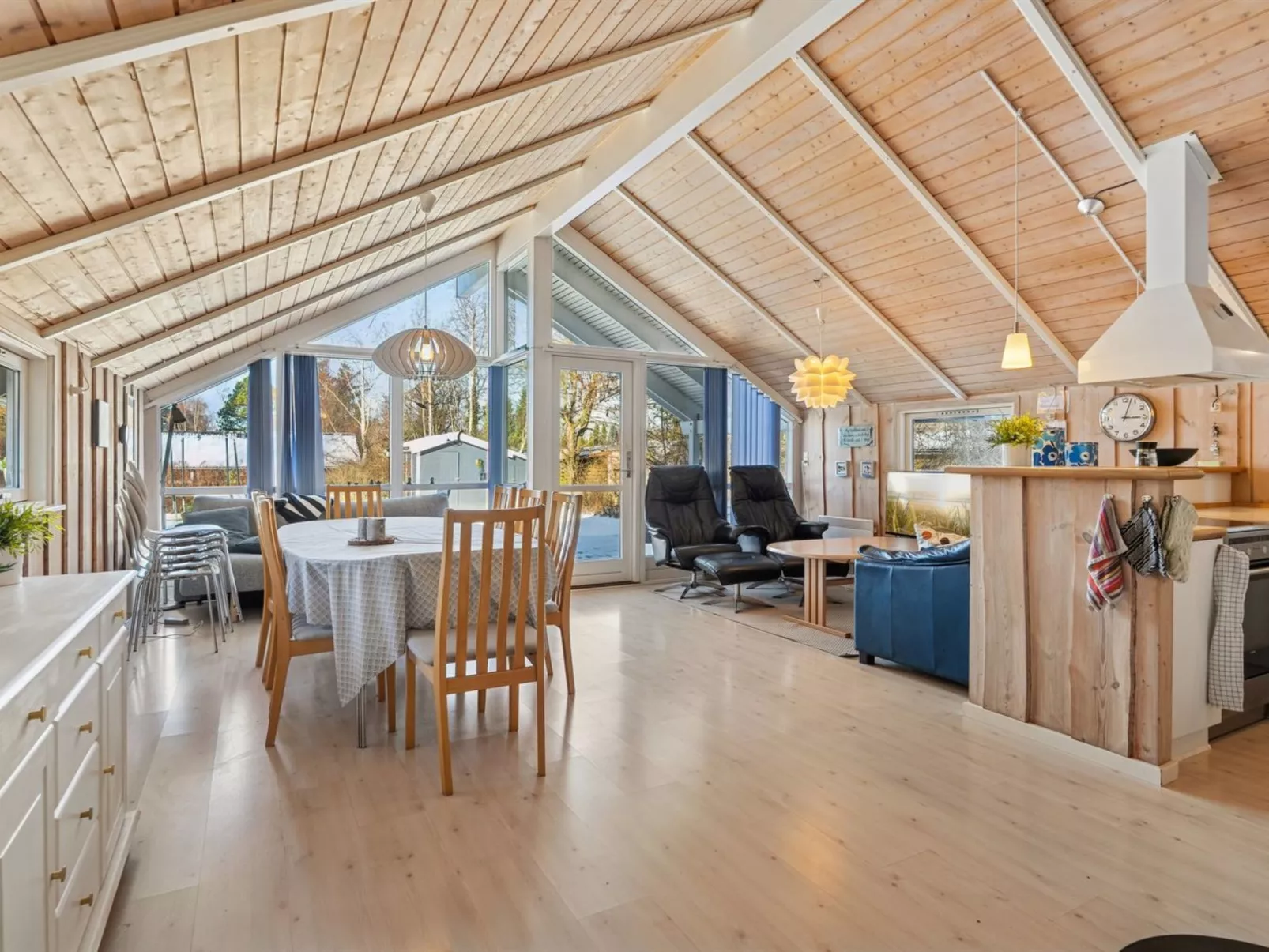 "Elenor" - 1.3km from the sea - Binnen