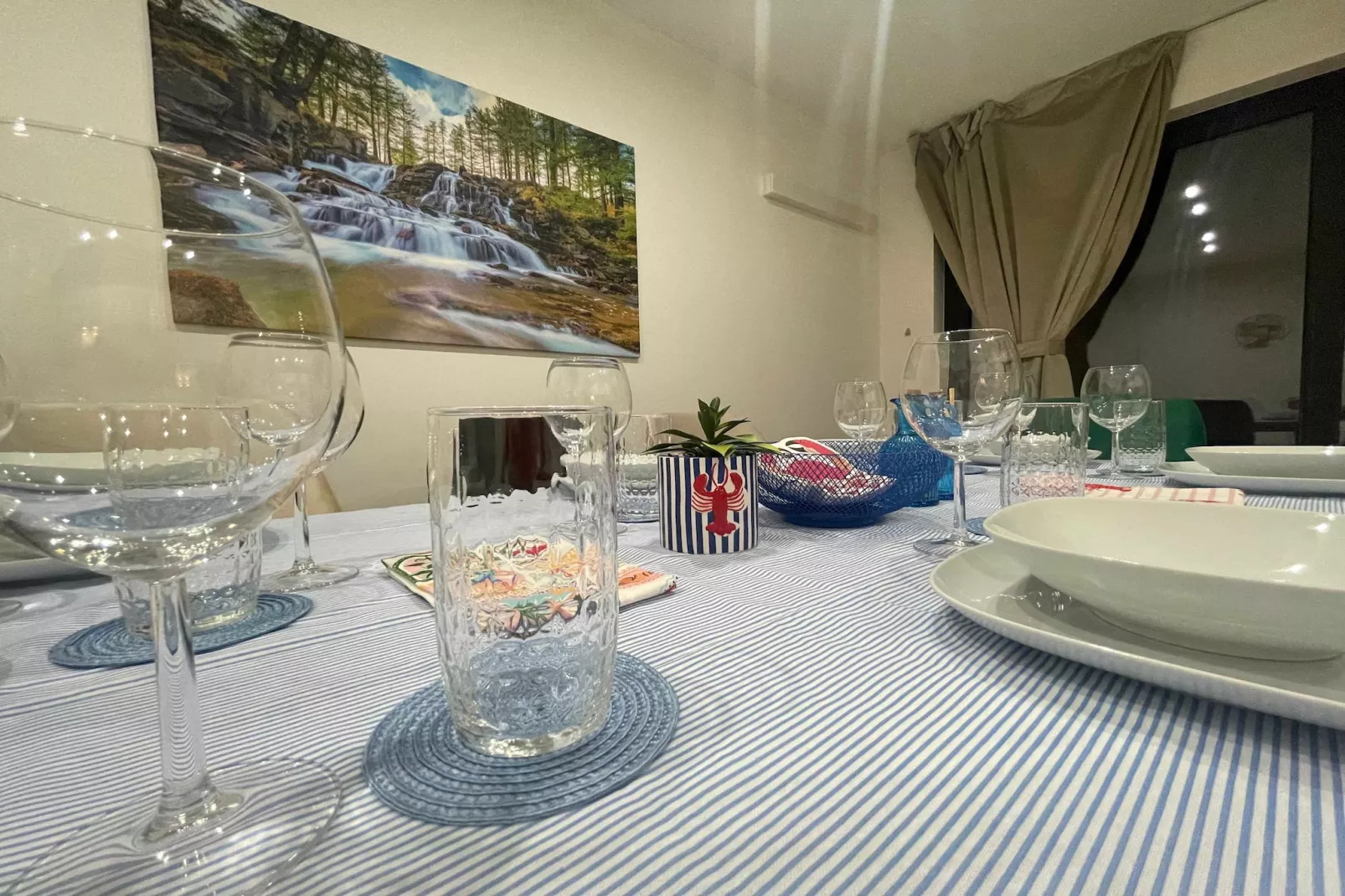 One Lux Stay Near Antwerp Central Grande Deluxe 3 bedroom suite - Eetkamer