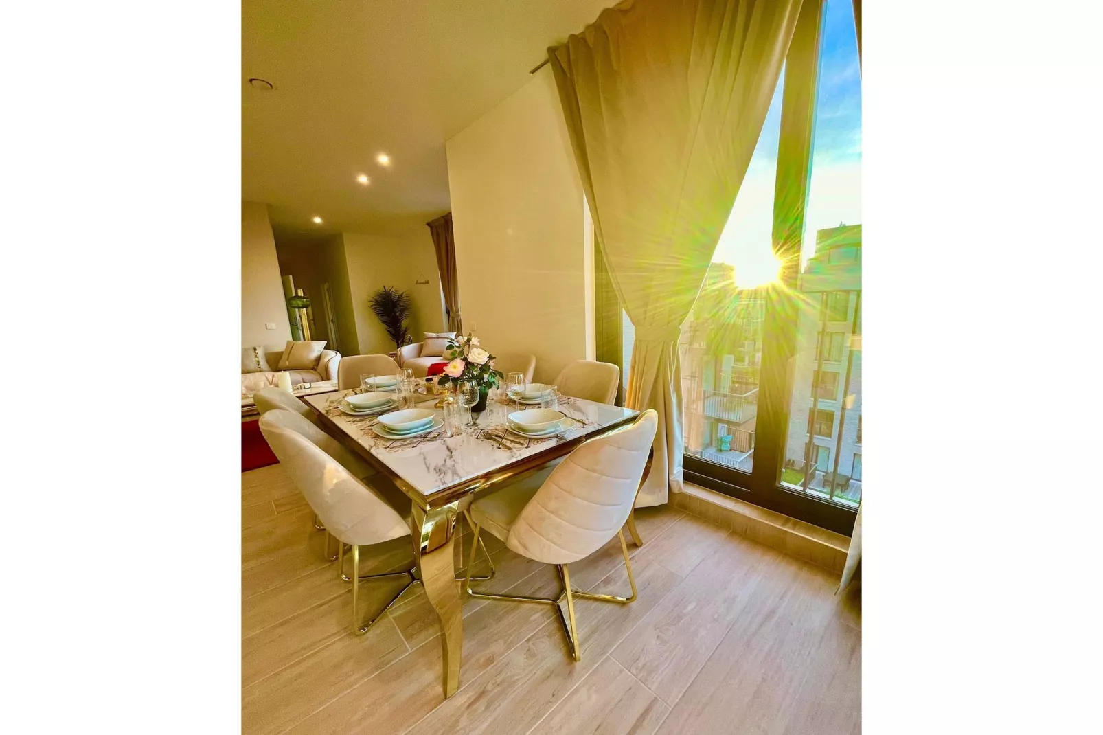 One Lux Stay Near Antwerp Central - 2 Bedroom 15 Bathroom - Eetkamer