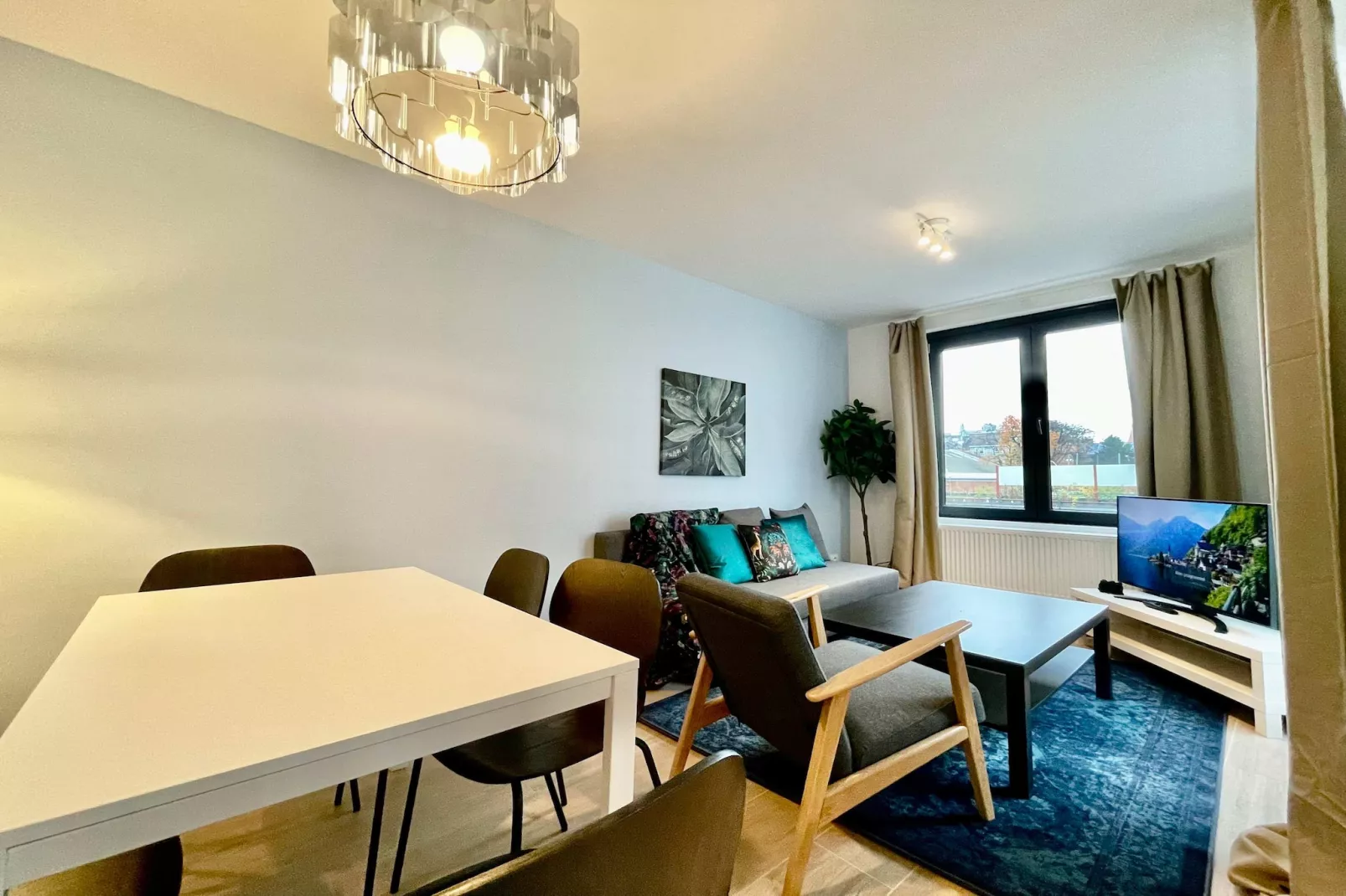 Luxury 2BR 1BA Near Fashion District by OneLuxStay - Eetkamer