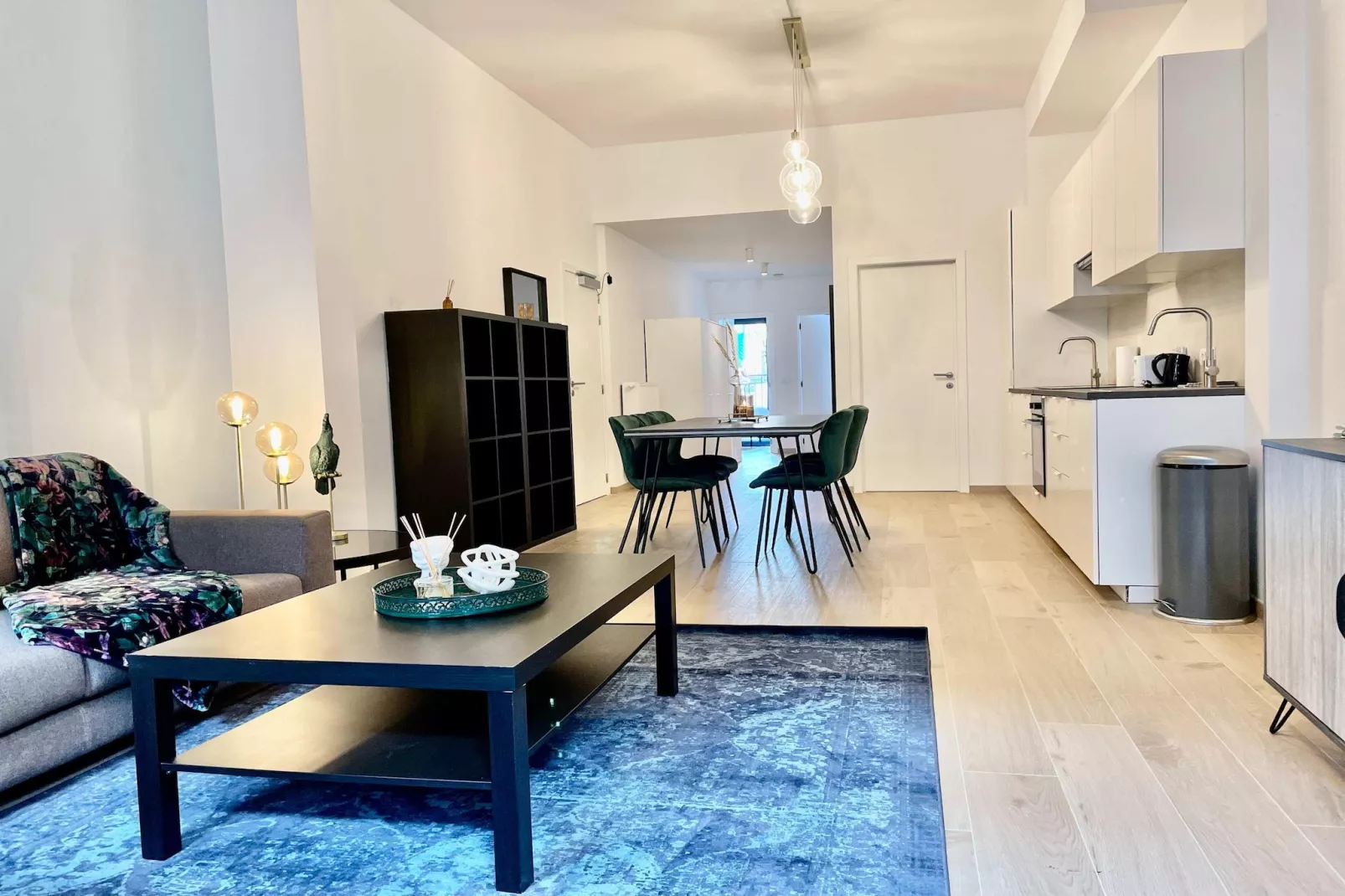 Luxury 2BR 2BA Near Fashion District by OneLuxStay - Woonkamer
