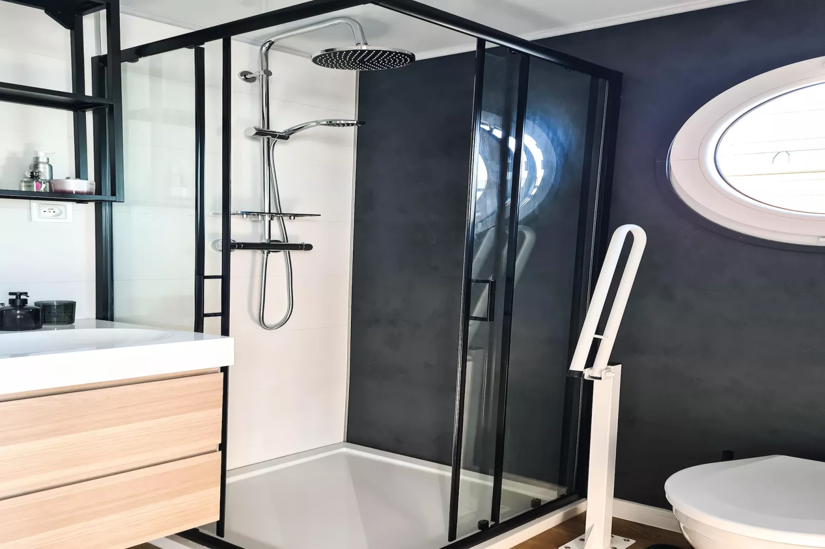 Domek na wodzie dla 3 osób jedna sypialnia - Badkamer