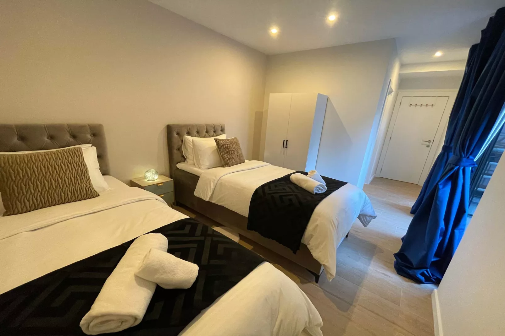 One Lux Stay Near Antwerp Central Grande Deluxe 3 bedroom suite - Slaapkamer