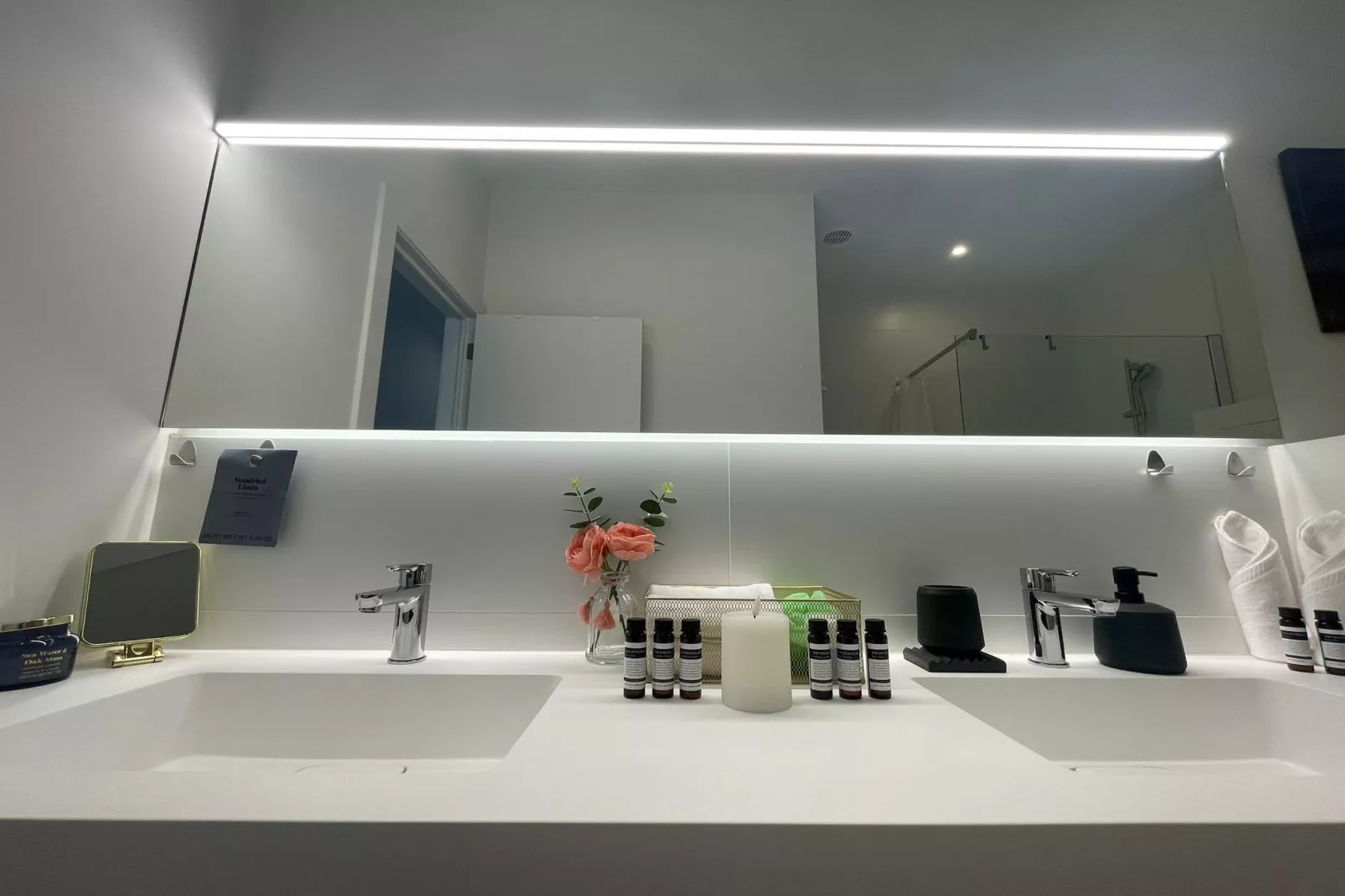 One Lux Stay Near Antwerp Central - 1 Bedroom - Badkamer