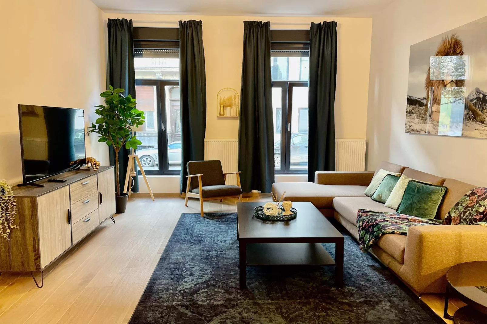 Luxury 2BR 2BA Near Fashion District by OneLuxStay - Woonkamer