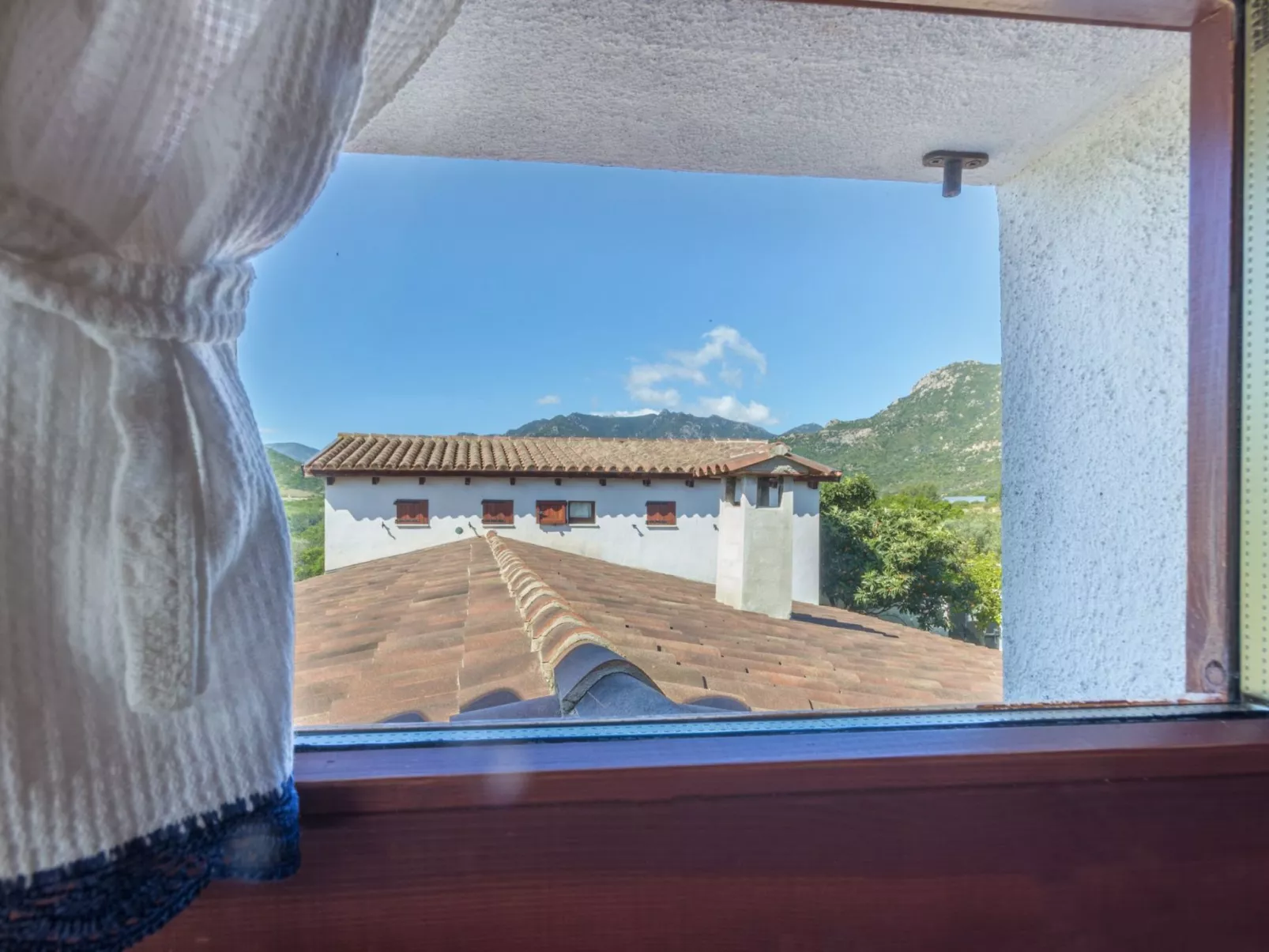 Tenuta "Carrubo" mit Wandkasten - Image-tags.info