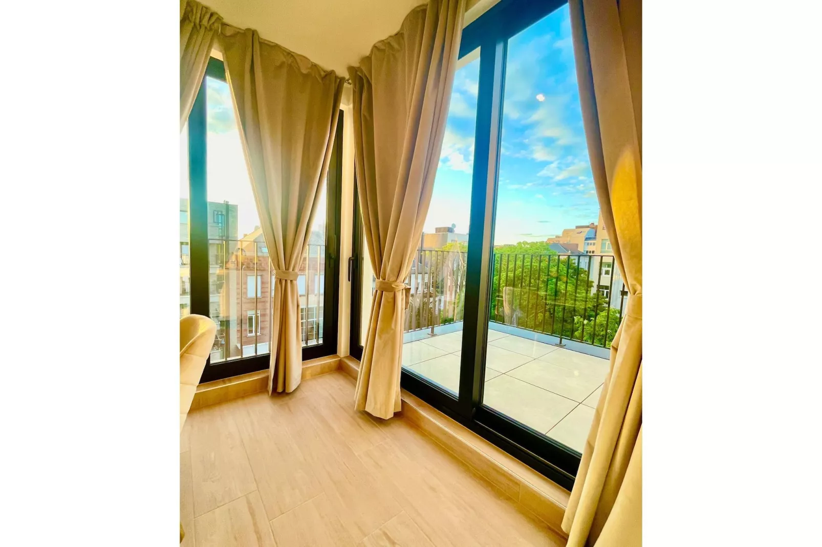 One Lux Stay Near Antwerp Central - 3 Bedroom 15 Bathroom - Uitzicht zomer