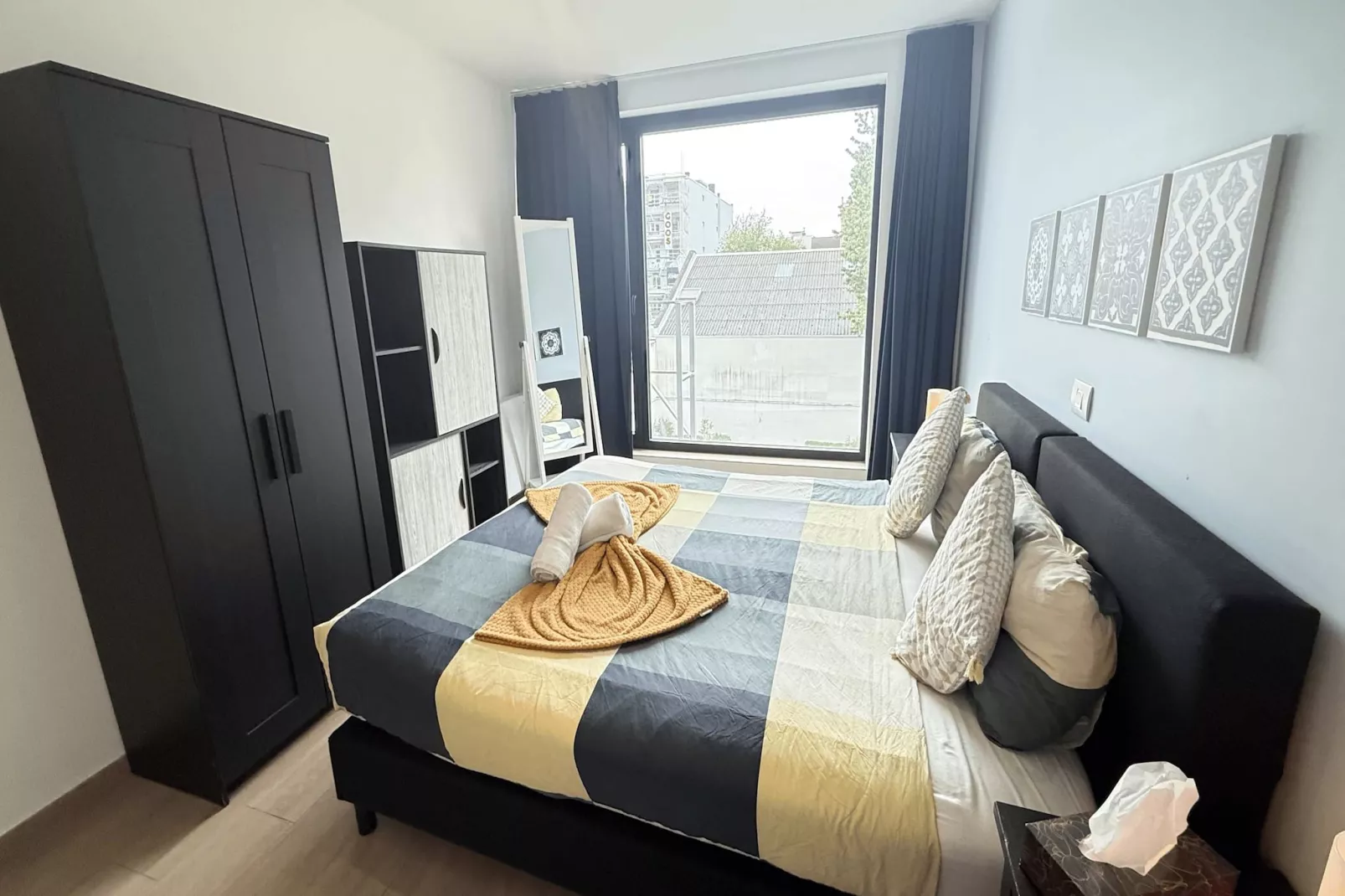 Spacious 3BR 25 BA Near Diamond District by OneLuxStay - Slaapkamer