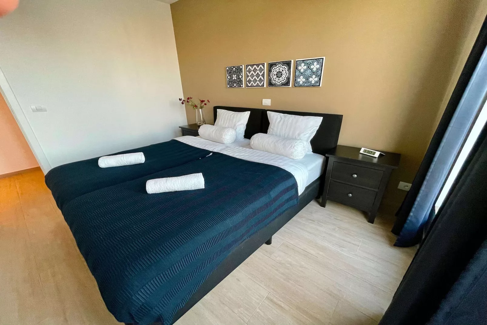 Modern 2BR 1/5 BA Near Diamond District by OneLuxStay - Slaapkamer