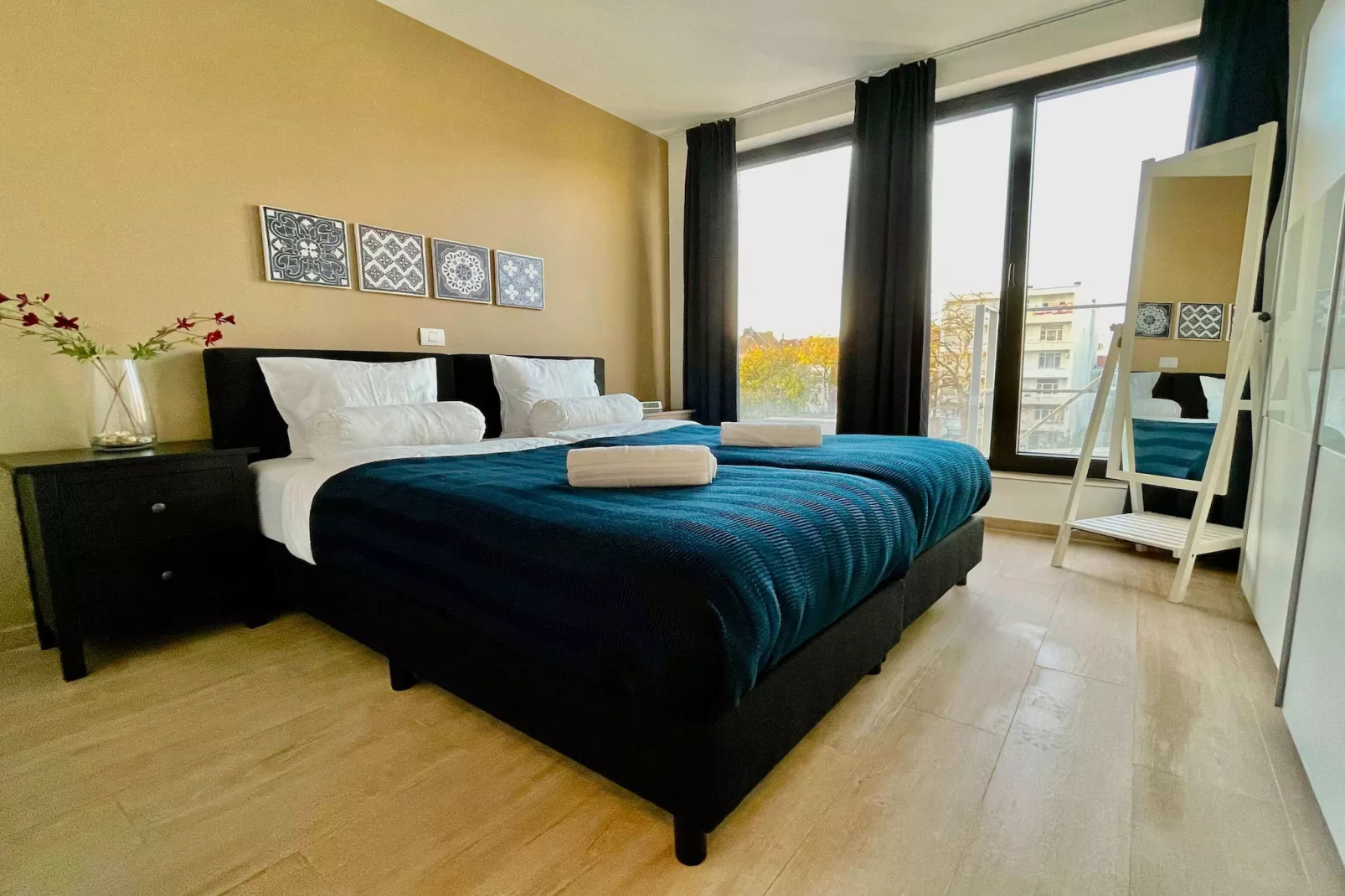 Modern 2BR 1/5 BA Near Diamond District by OneLuxStay - Slaapkamer
