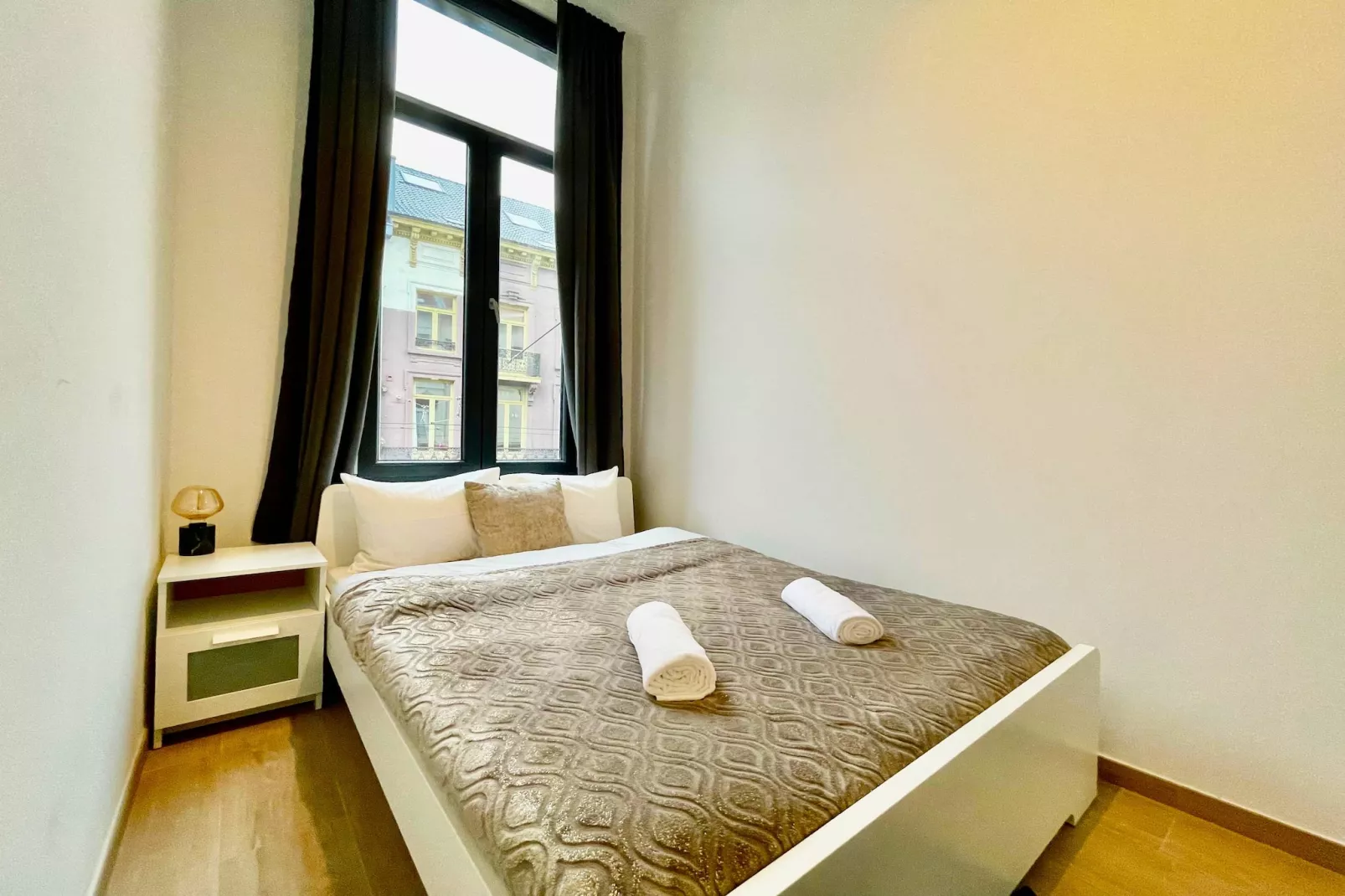 Luxury 2BR 1BA Near Fashion District by OneLuxStay - Slaapkamer
