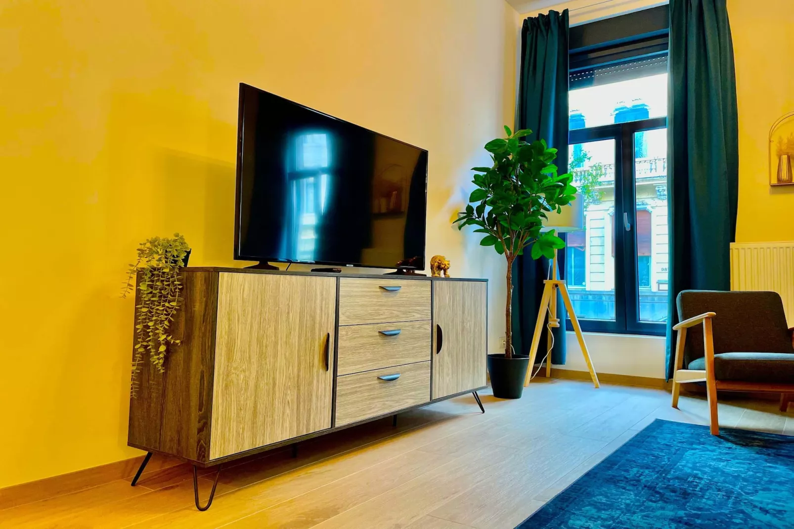 Luxury 2BR 2BA Near Fashion District by OneLuxStay - Woonkamer