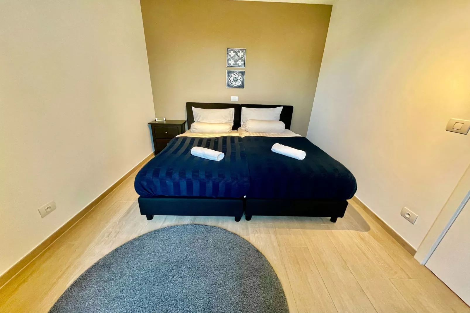 Modern 2BR 1/5 BA Near Diamond District by OneLuxStay - Slaapkamer