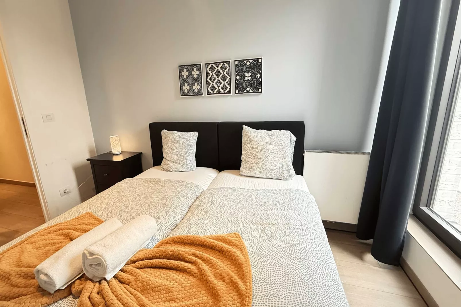 Spacious 3BR 25 BA Near Diamond District by OneLuxStay - Slaapkamer