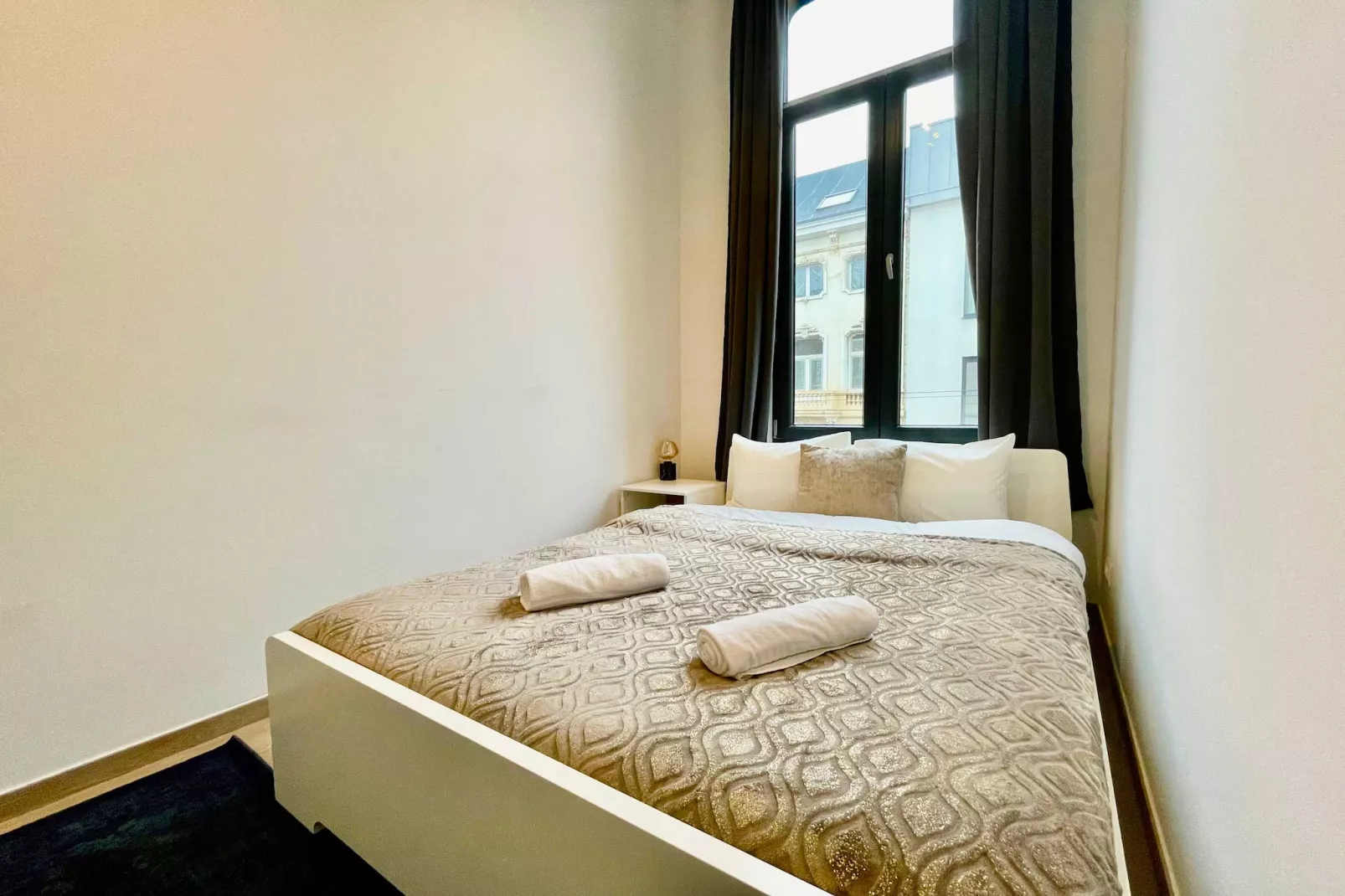 Luxury 2BR 1BA Near Fashion District by OneLuxStay - Slaapkamer