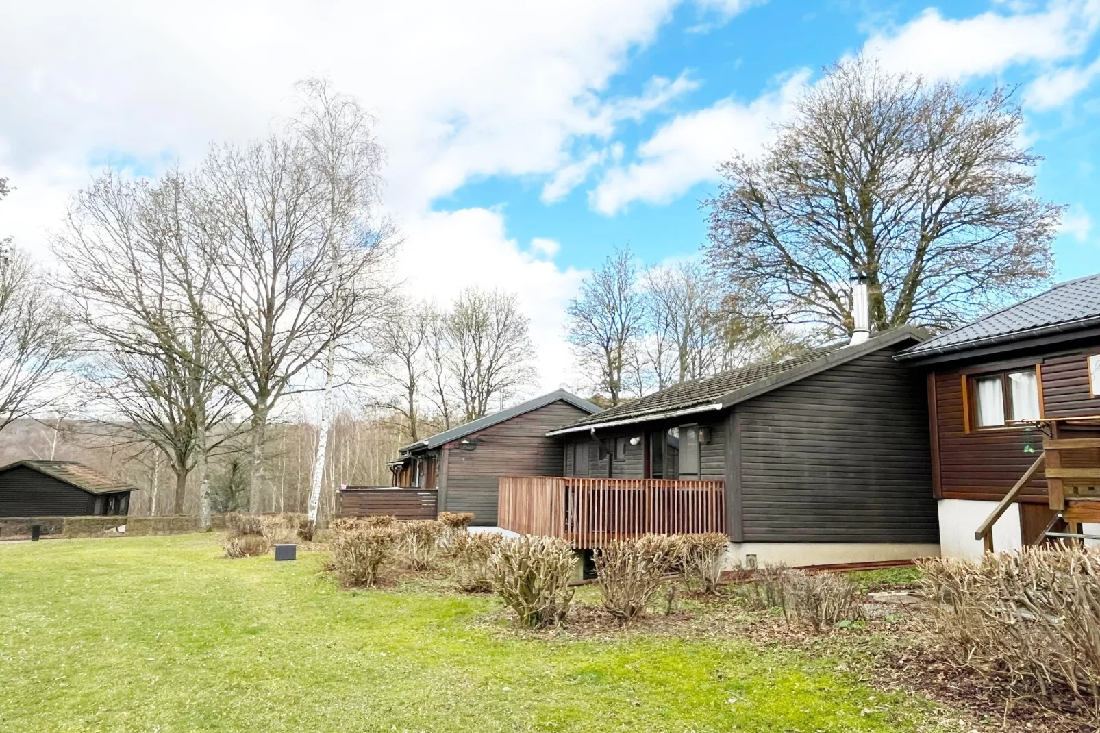 Chalet du temps suspendu - Buitenkant zomer