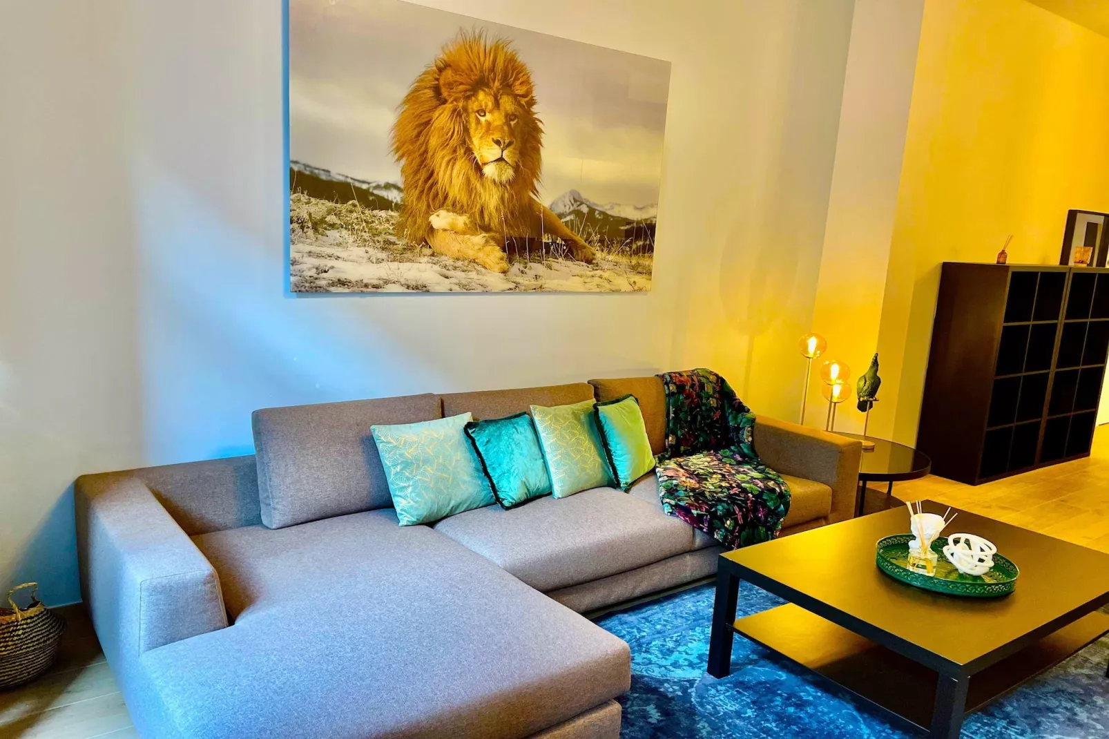 Luxury 2BR 2BA Near Fashion District by OneLuxStay - Woonkamer