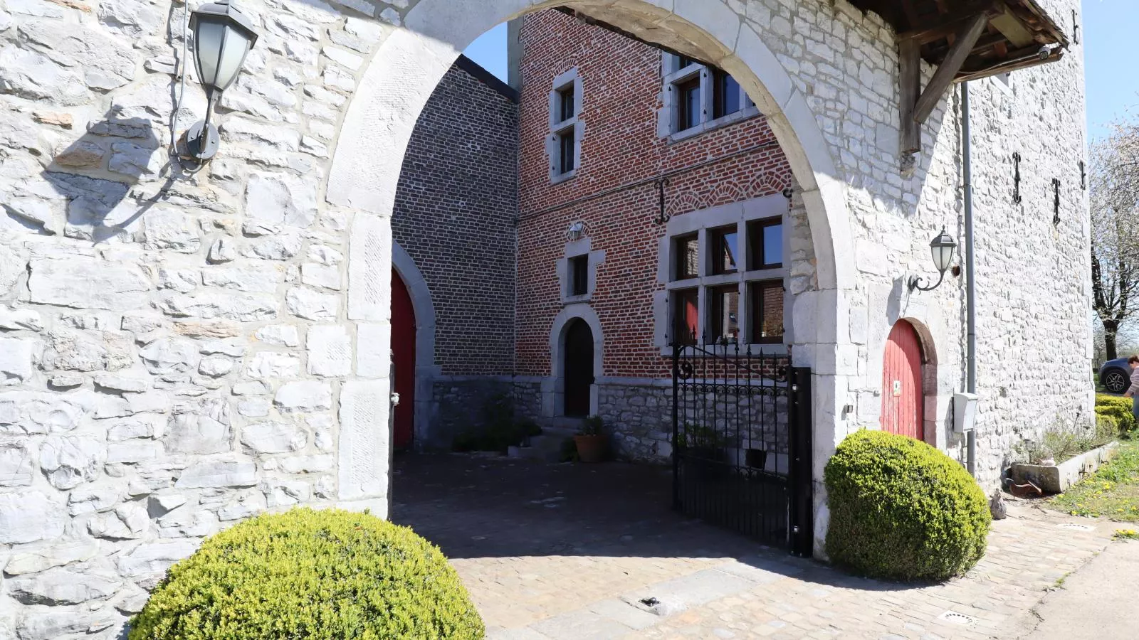 La Tour de la Chapelle - Buitenkant zomer