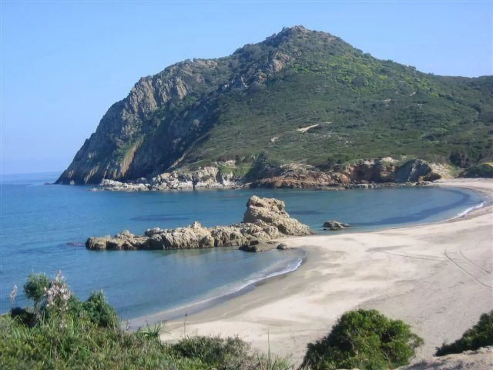 Tenuta "Carrubo" mit Wandkasten - Image-tags.info