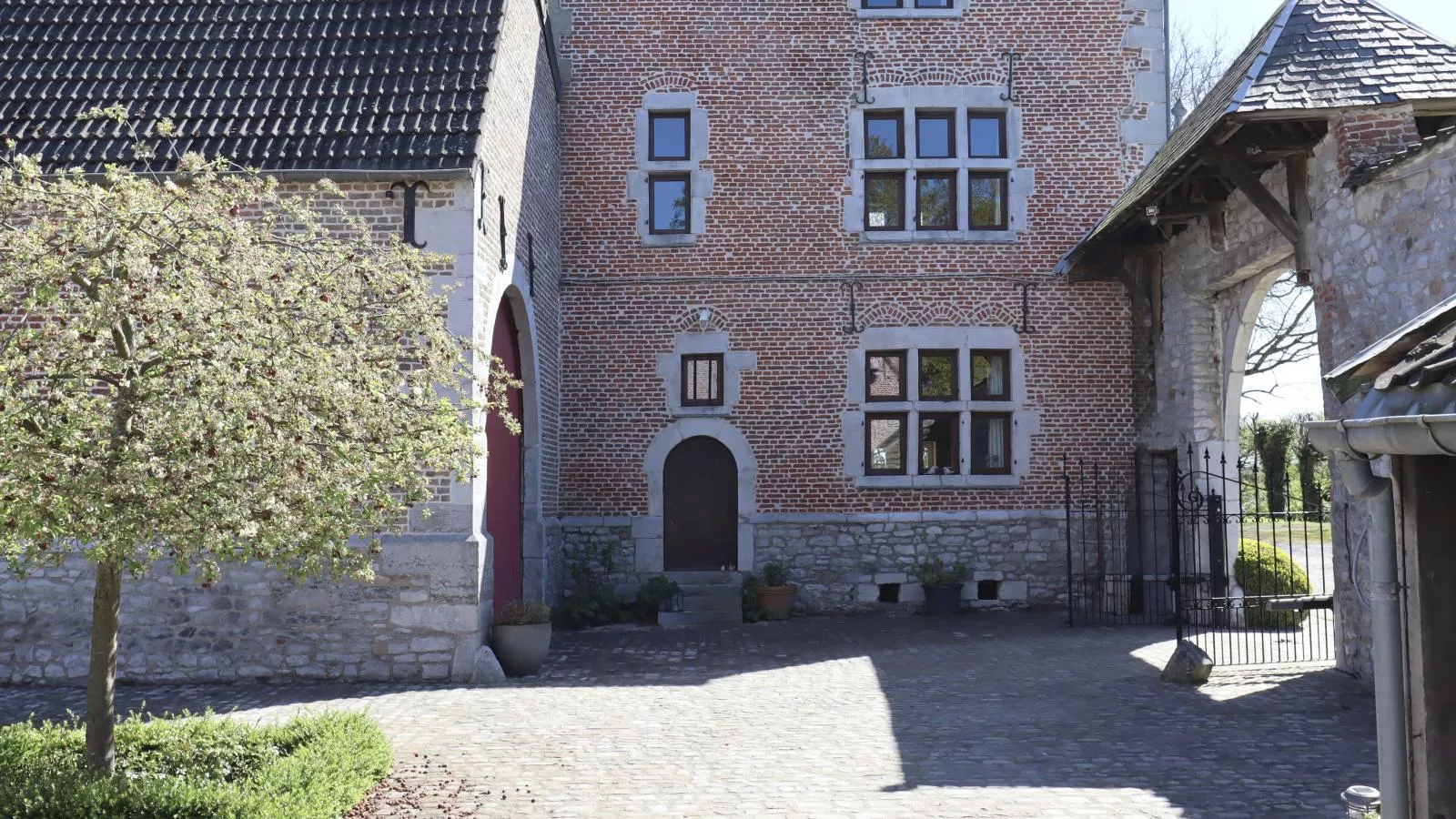 La Tour de la Chapelle - Buitenkant zomer