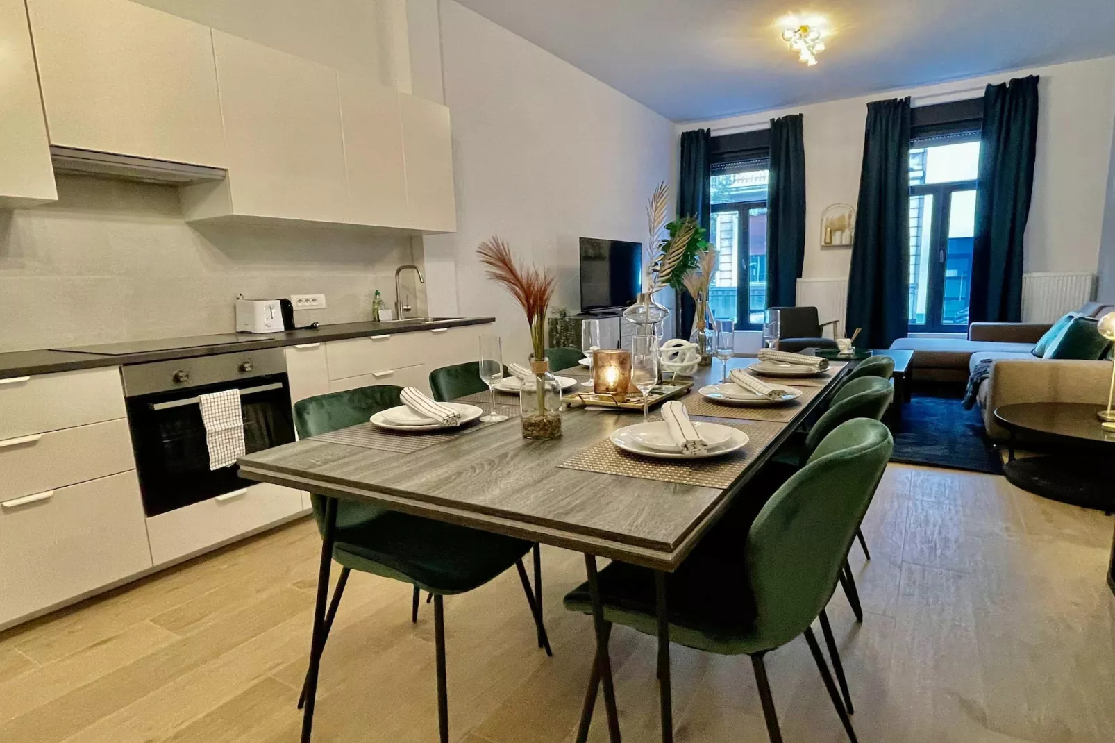 Luxury 2BR 2BA Near Fashion District by OneLuxStay - Eetkamer