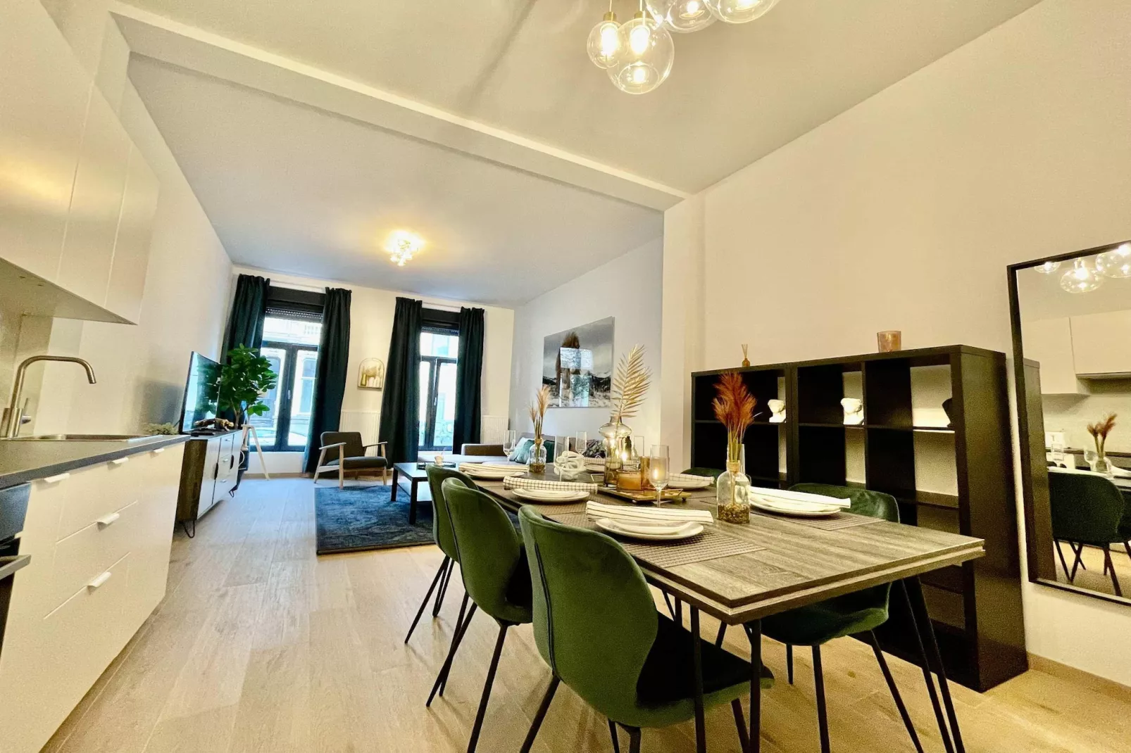 Luxury 2BR 2BA Near Fashion District by OneLuxStay - Eetkamer