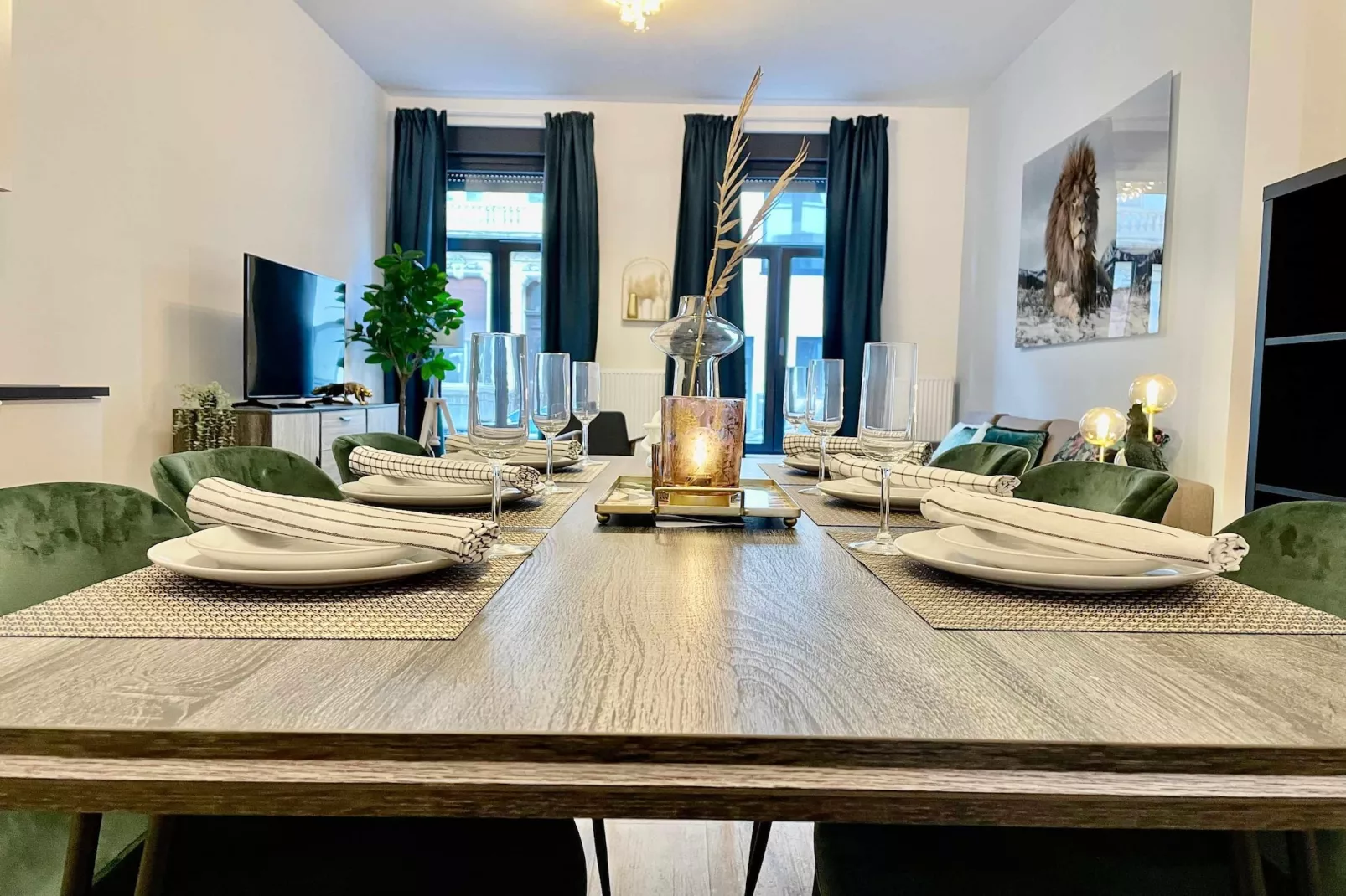 Luxury 2BR 2BA Near Fashion District by OneLuxStay - Eetkamer