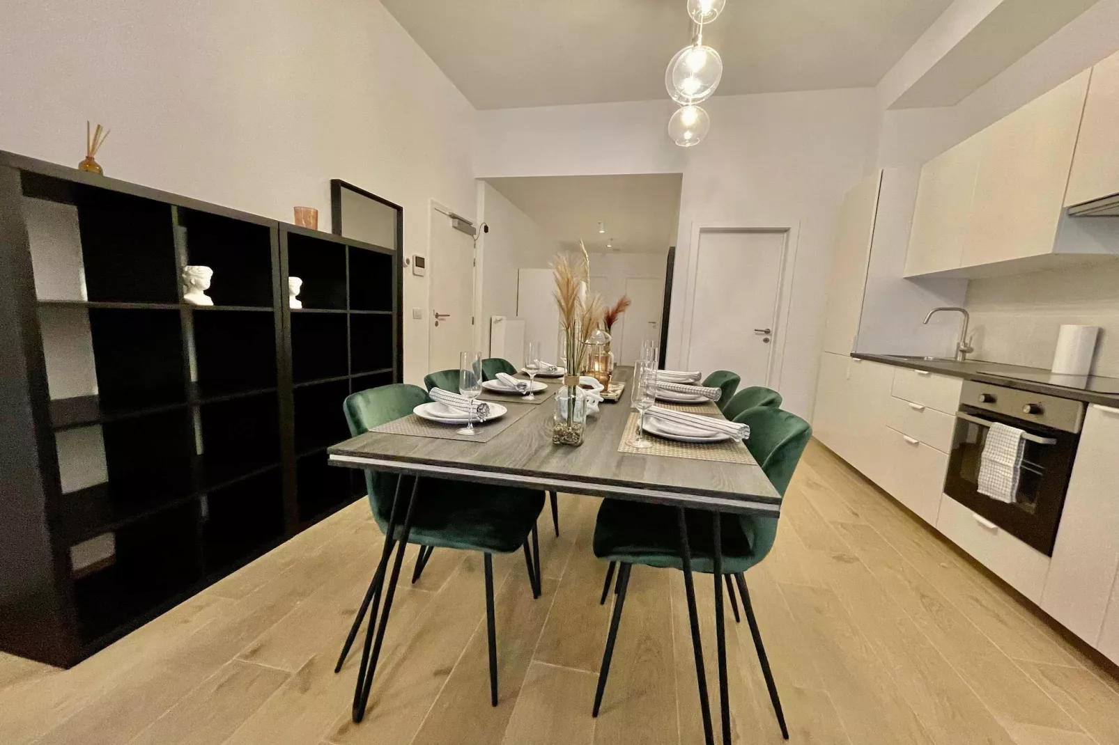 Luxury 2BR 2BA Near Fashion District by OneLuxStay - Eetkamer