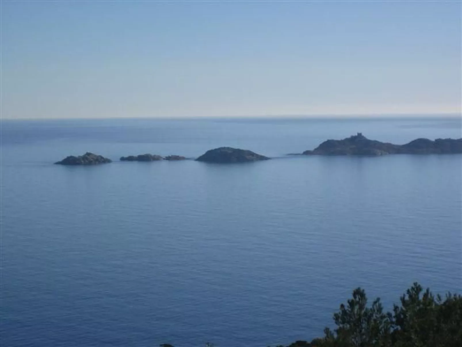 Tenuta "Carrubo" mit Wandkasten - Image-tags.info