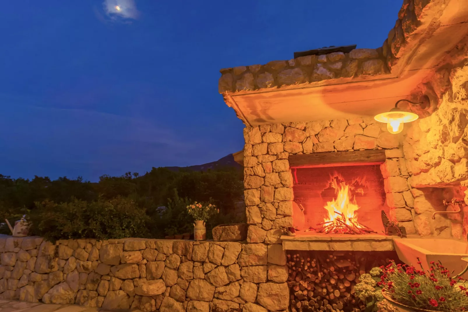 Rustic Villa Fragola with heated pool - Sfeer