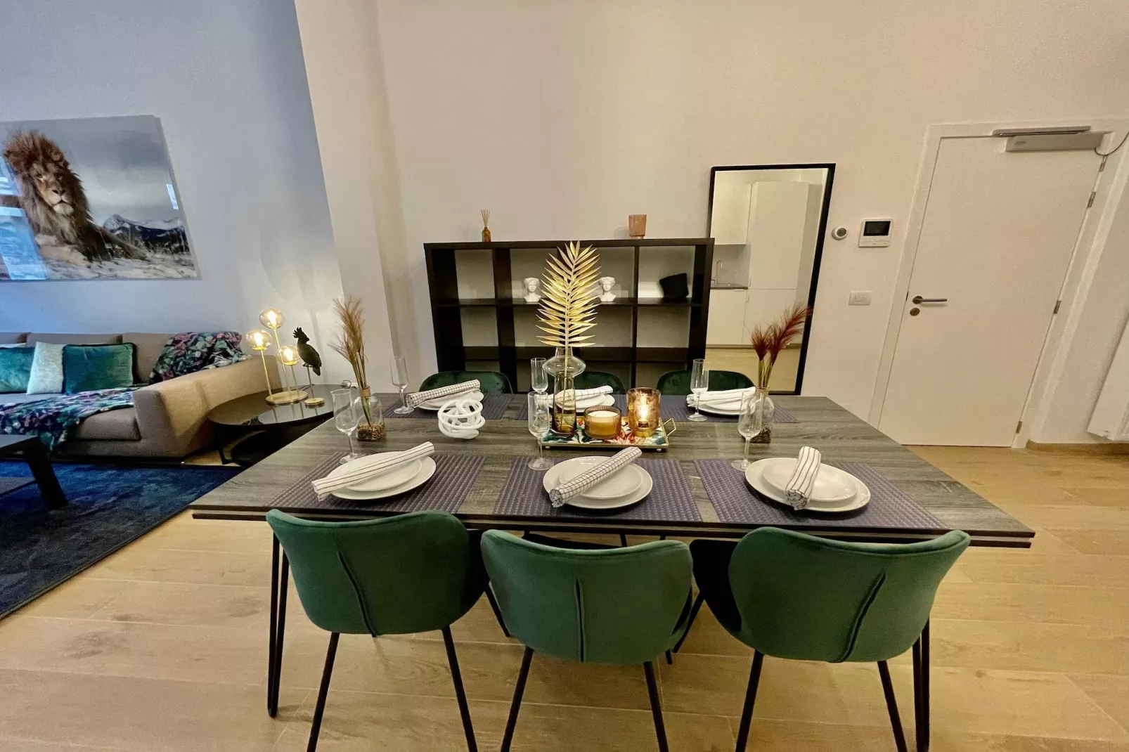 Luxury 2BR 2BA Near Fashion District by OneLuxStay - Eetkamer