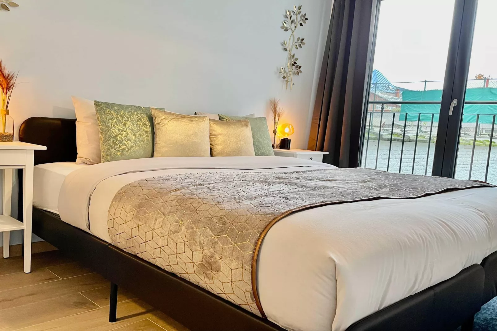 Luxury 2BR 2BA Near Fashion District by OneLuxStay - Slaapkamer