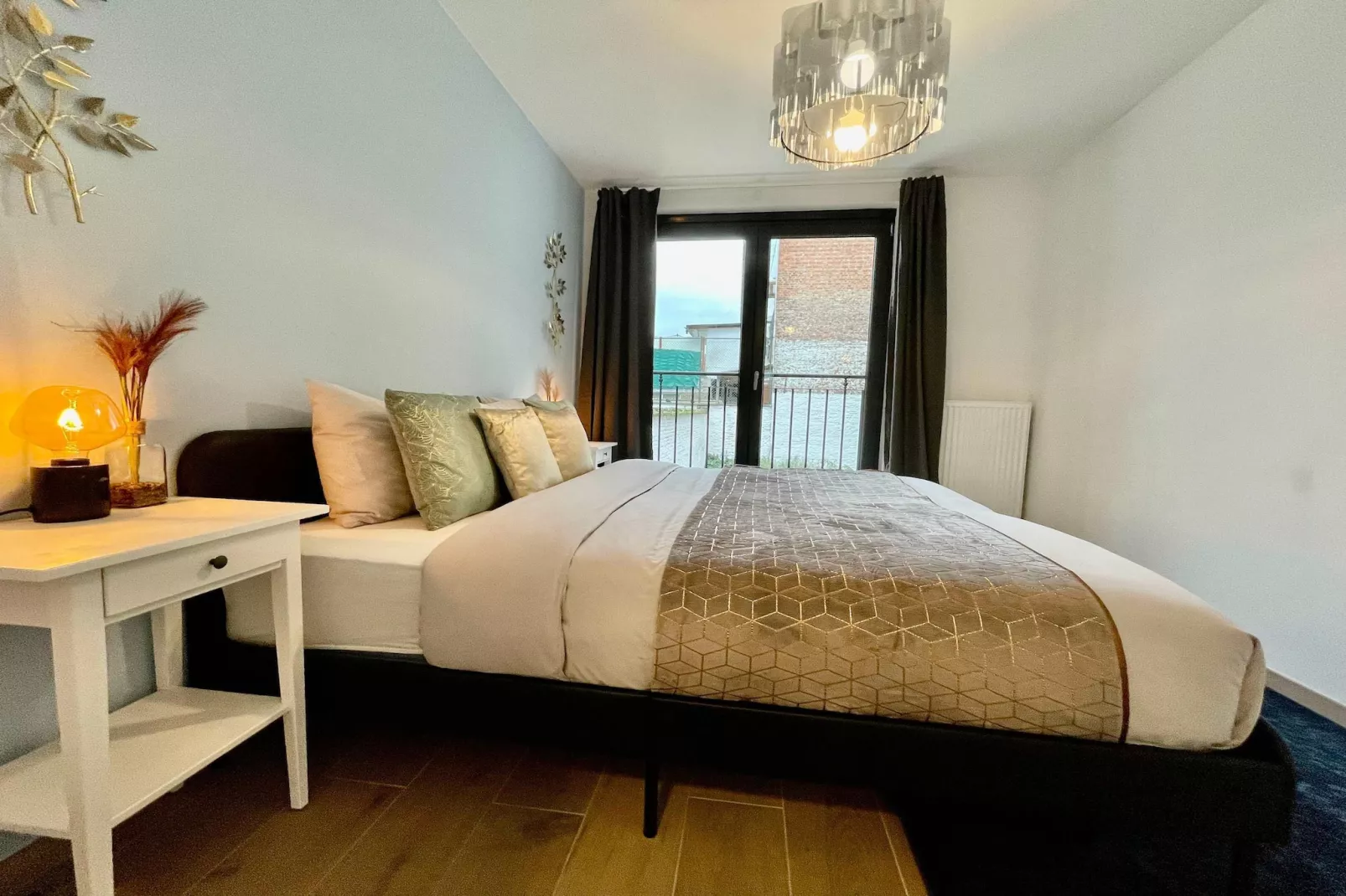 Luxury 2BR 2BA Near Fashion District by OneLuxStay - Slaapkamer
