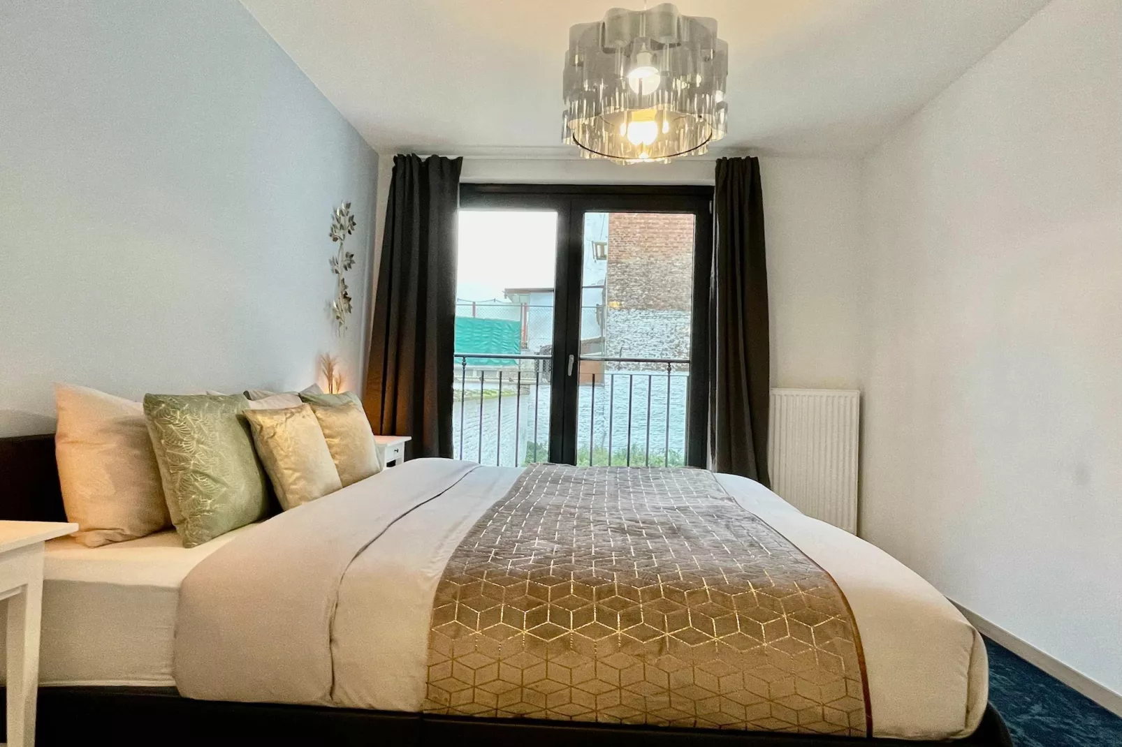 Luxury 2BR 2BA Near Fashion District by OneLuxStay - Slaapkamer