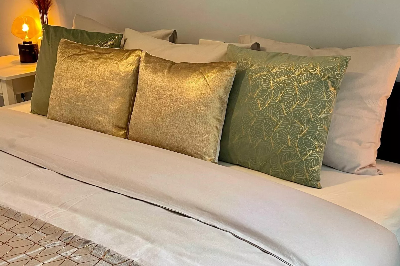 Luxury 2BR 2BA Near Fashion District by OneLuxStay - Slaapkamer