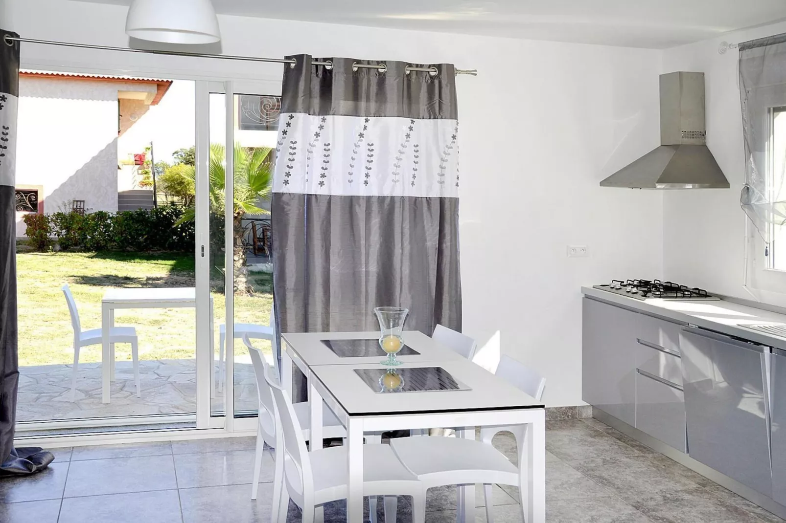 Residence Marea Resort Sainte Lucie-de-Moriani / Bungalow/4 - Eetkamer