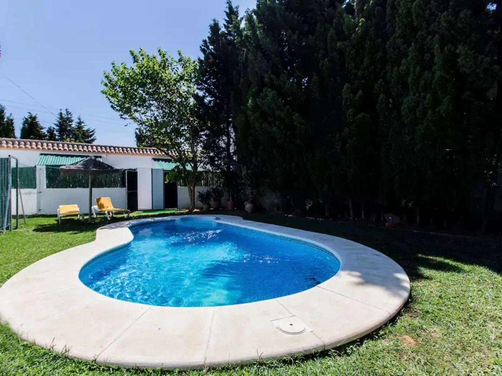 In Conil De La Frontera mit gemeinsamem Pool, Grill und Garten - Buiten