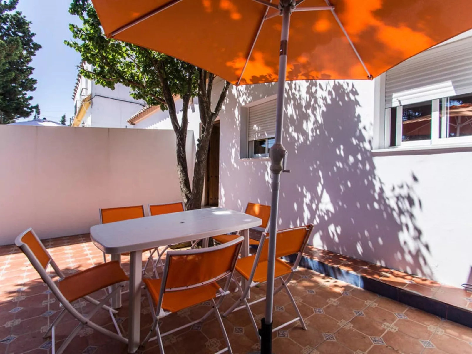 In Conil De La Frontera mit gemeinsamem Pool, Grill und Garten - Buiten