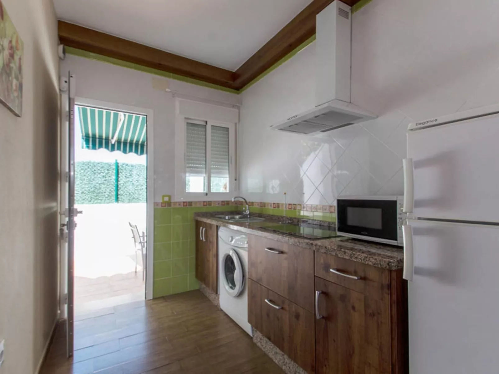 In Conil De La Frontera mit gemeinsamem Pool, Grill und Garten - Binnen
