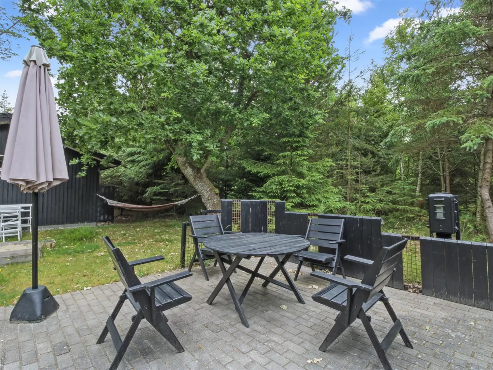 "Chrissie" - 150m from the sea - Buiten