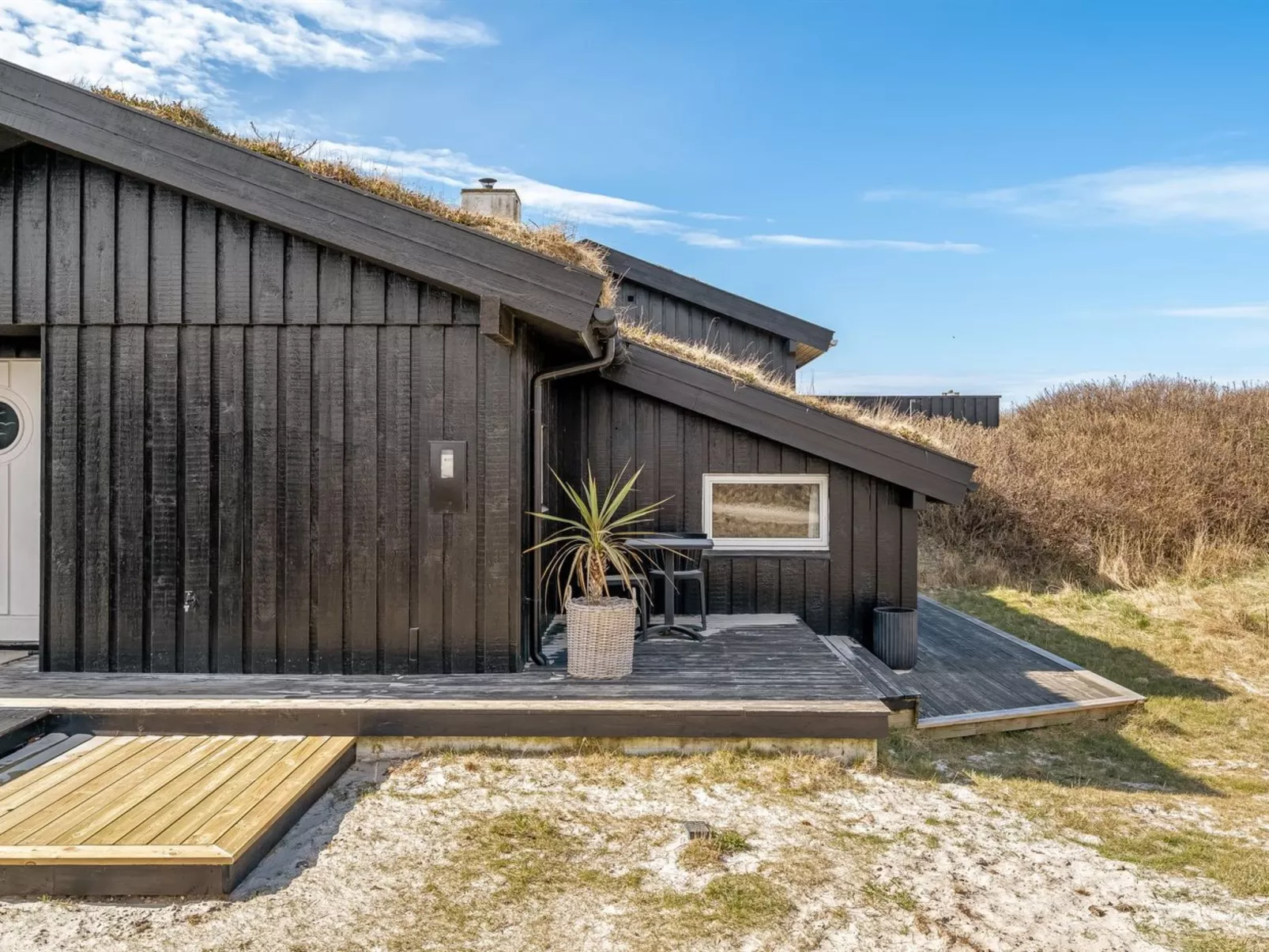 "Rutha" - 45m from the sea