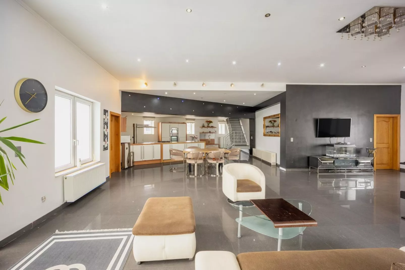 Magnifique maison de vacances pour 10 adultes avec pscine intérieure  Sauna Bains à remous et  Hamam - Woonkamer