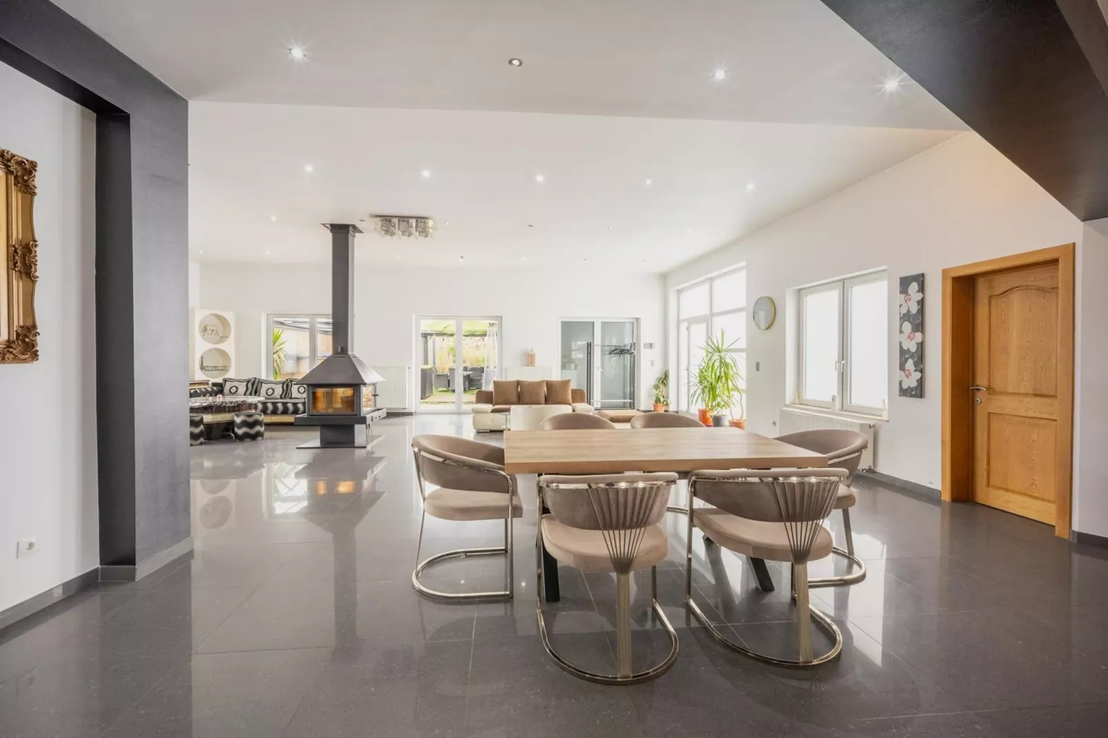 Magnifique maison de vacances pour 10 adultes avec pscine intérieure  Sauna Bains à remous et  Hamam - Eetkamer