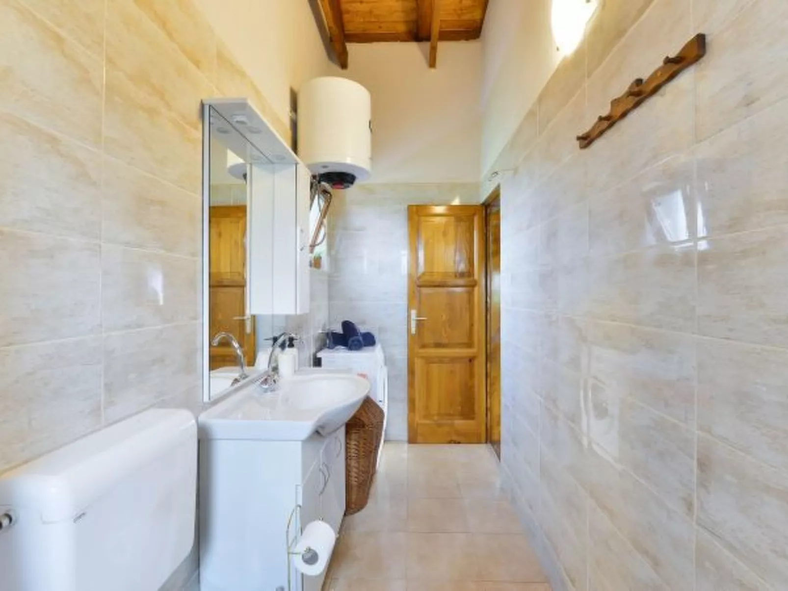 Villa Serena with pool - Image-tags.info