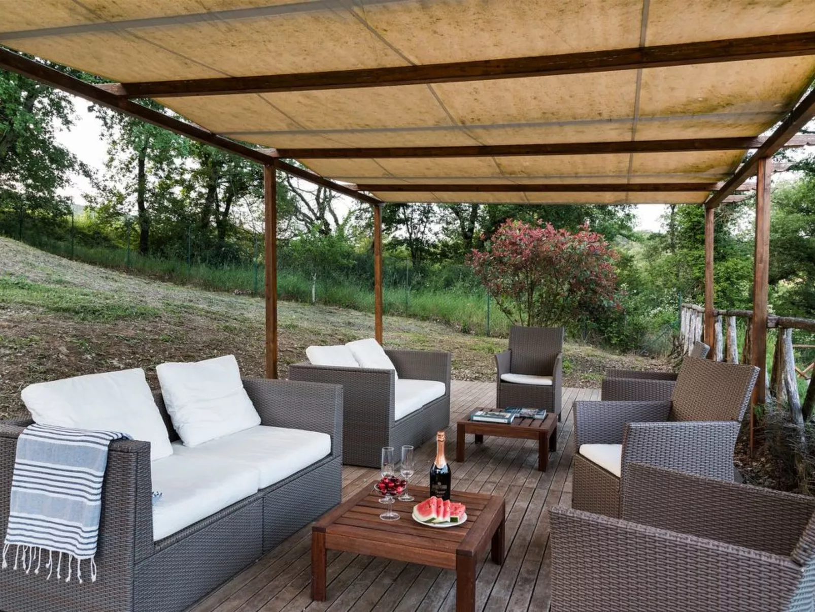 Wohnung in Bucine mit Großem Garten - Binnen