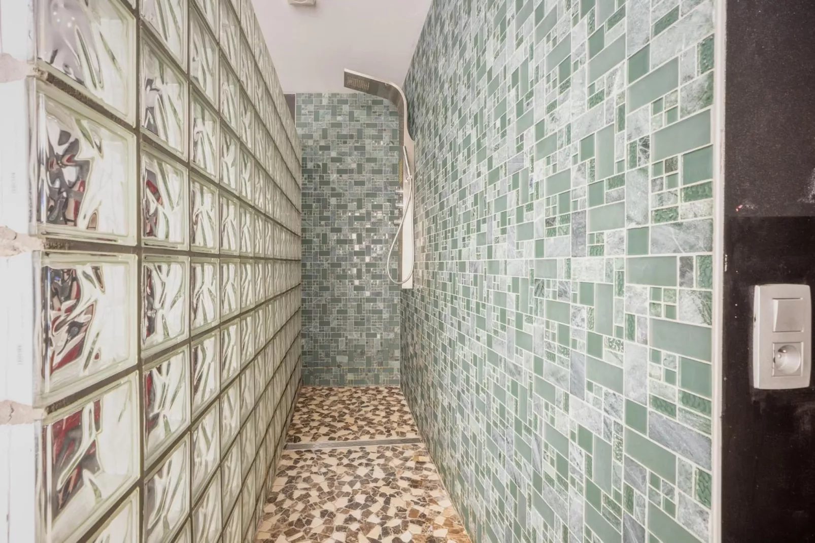 Magnifique maison de vacances pour 10 adultes avec pscine intérieure  Sauna Bains à remous et  Hamam - Badkamer