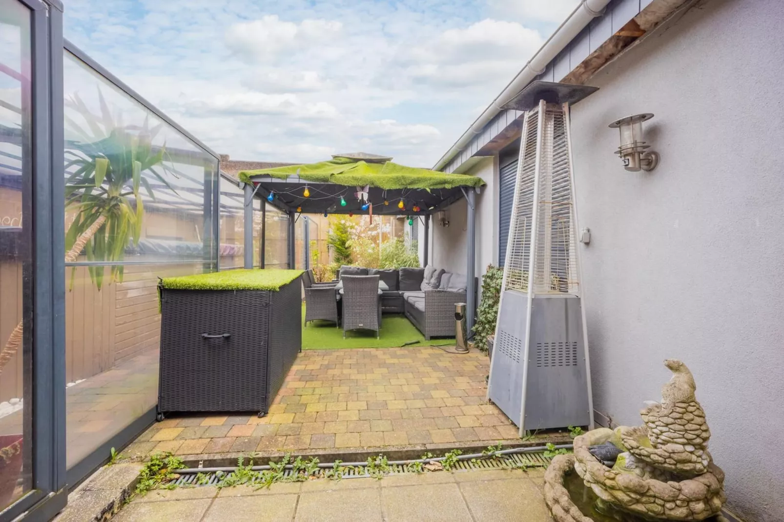 Magnifique maison de vacances pour 10 adultes avec pscine intérieure  Sauna Bains à remous et  Hamam