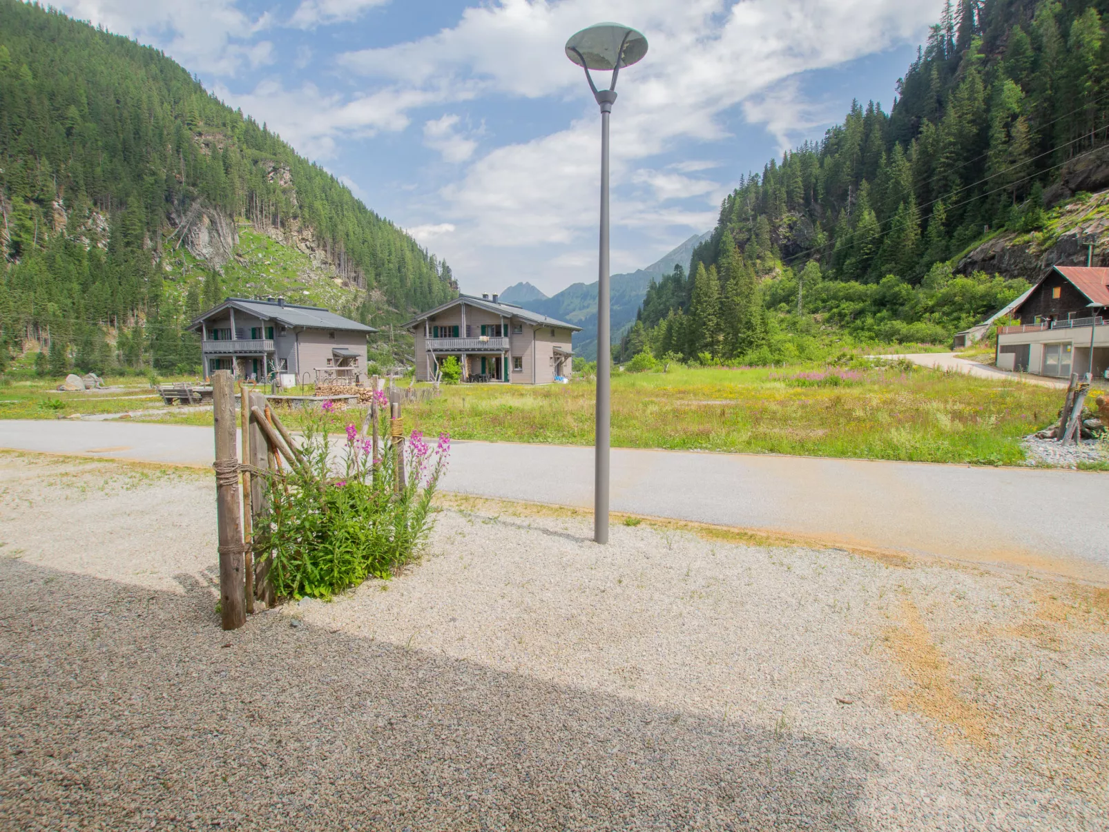 Lodge Enzian 194 im Tauerndorf Enzingerboden - Buiten