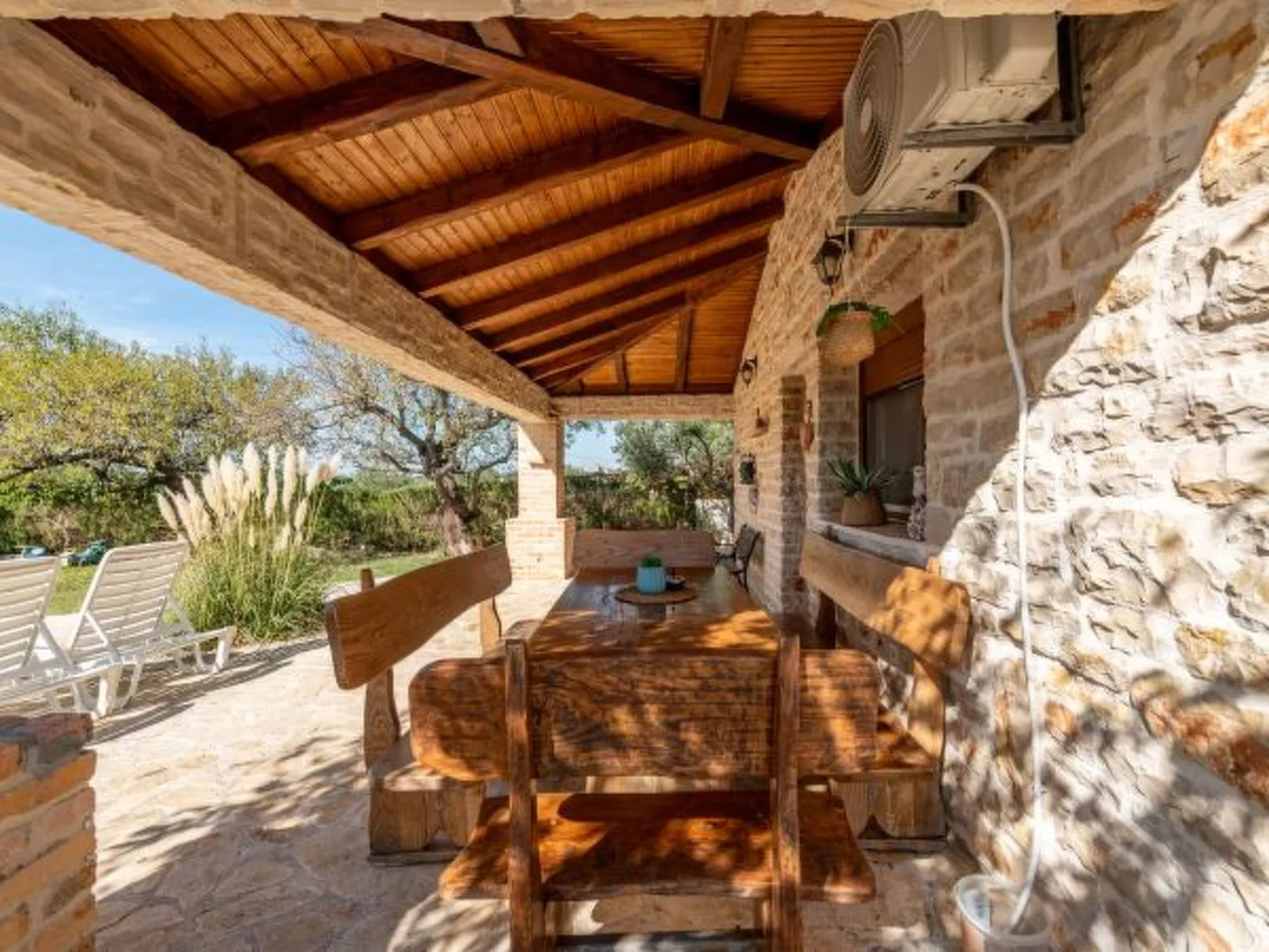 Villa Serena with pool - Image-tags.info