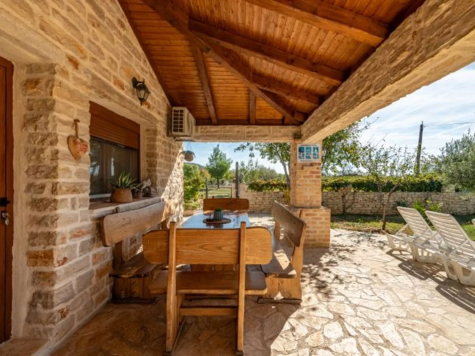 Villa Serena with pool - Image-tags.info